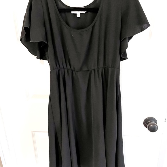 Jessica Simpson - Black Dress - Picture 1 of 2